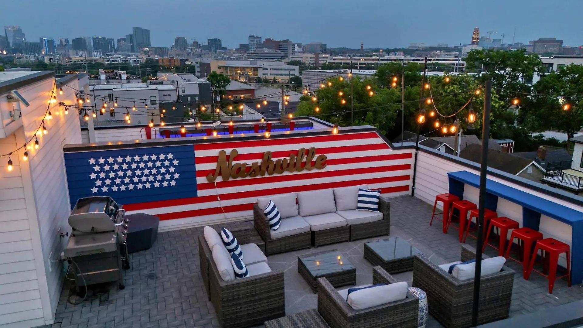 Rooftop Deck & Shuffleboard Bbq Near Downtown Nashville 0*,  USA
