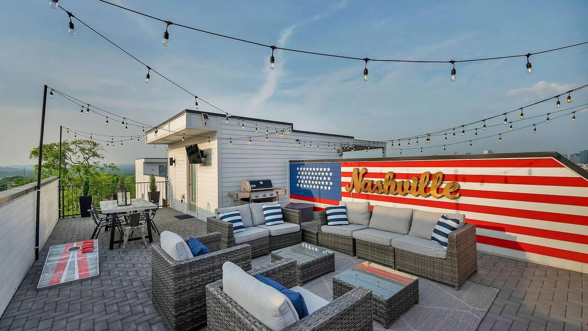 Rooftop Deck & Shuffleboard Bbq Near Downtown Nashville 0*,