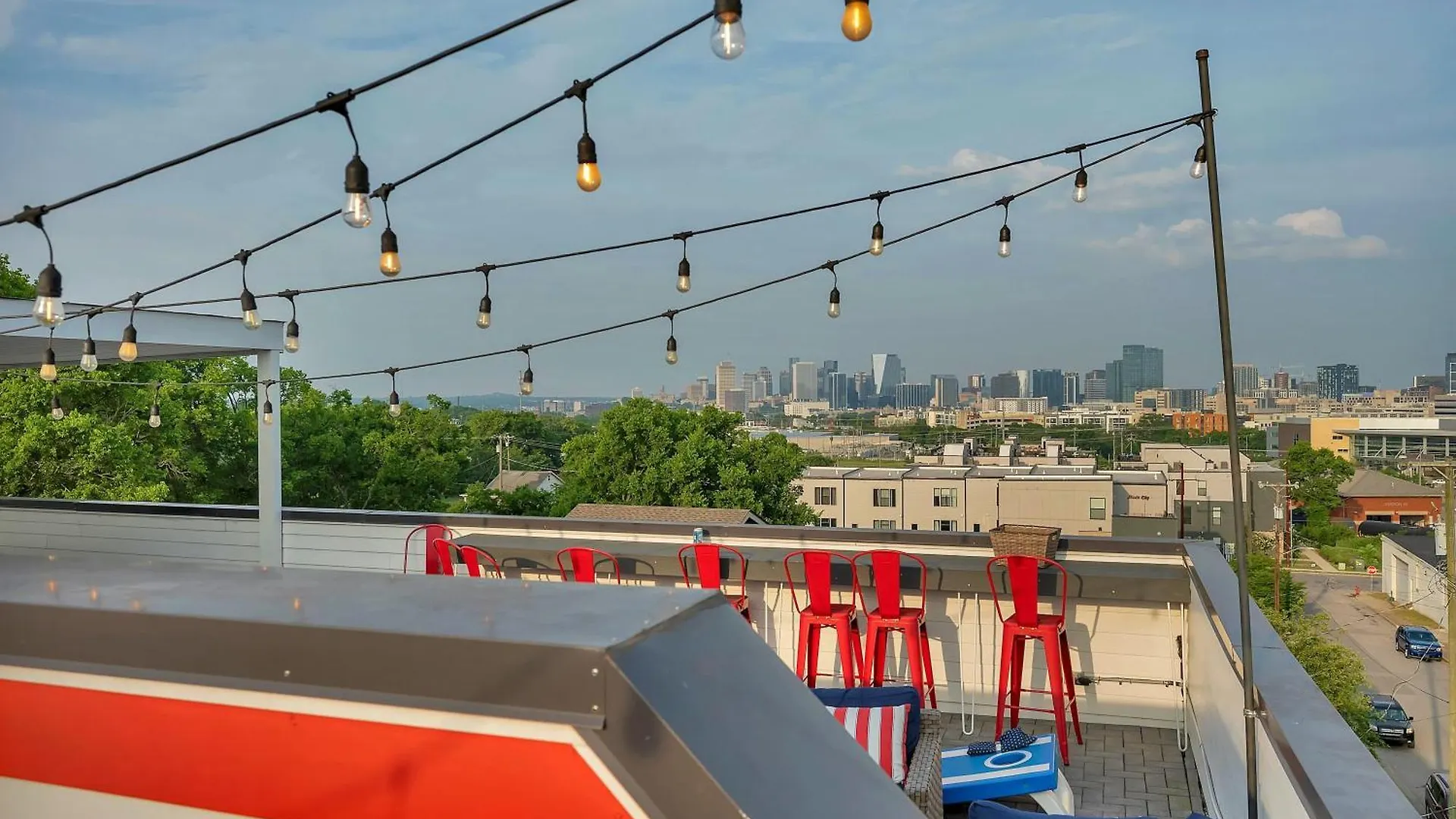 Rooftop Deck & Shuffleboard Bbq Near Downtown Nashville 0*,  USA