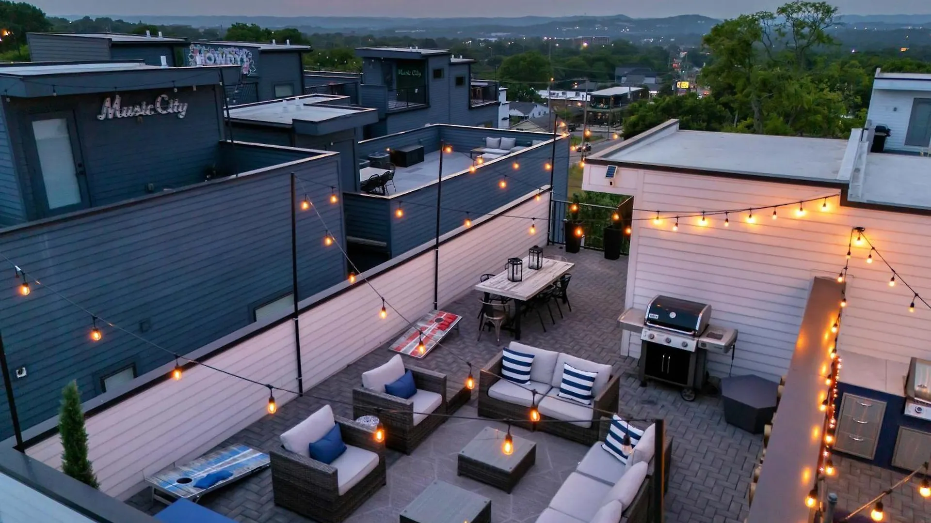 Rooftop Deck & Shuffleboard Bbq Near Downtown Nashville United States