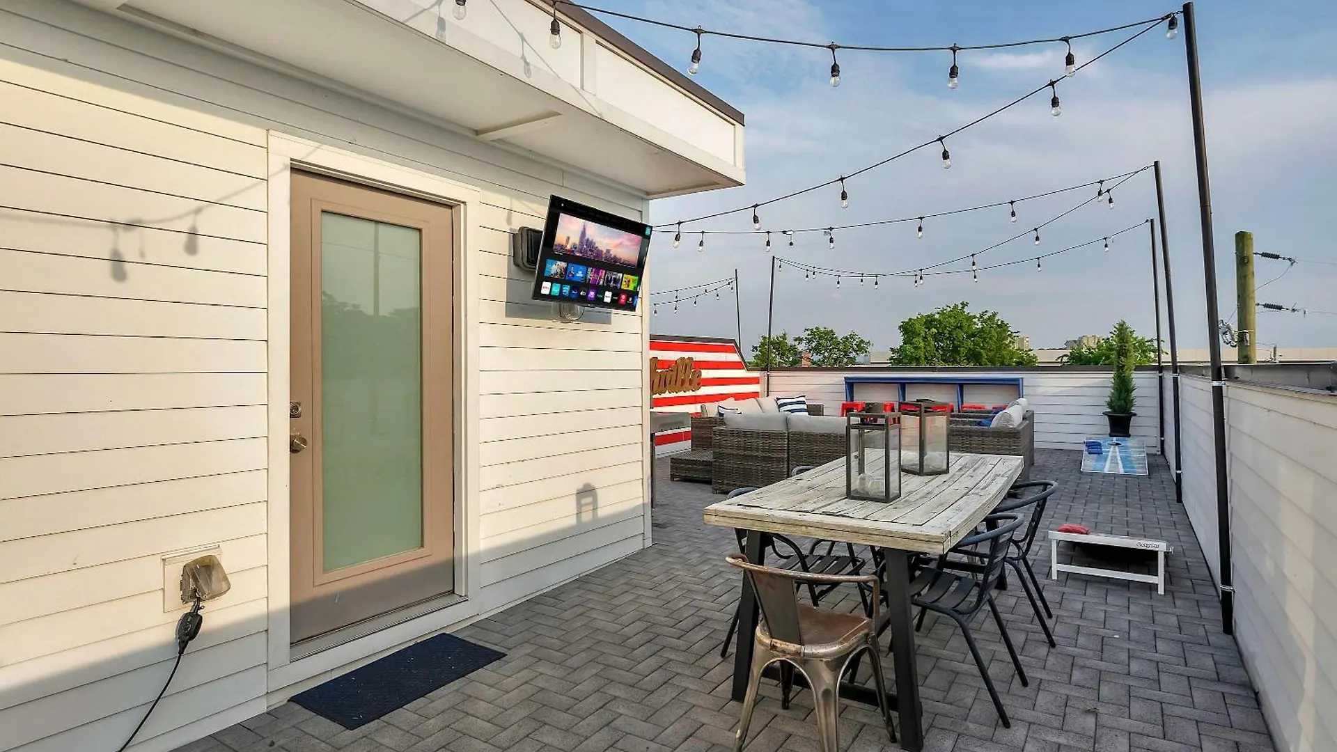 Rooftop Deck & Shuffleboard Bbq Near Downtown Nashville