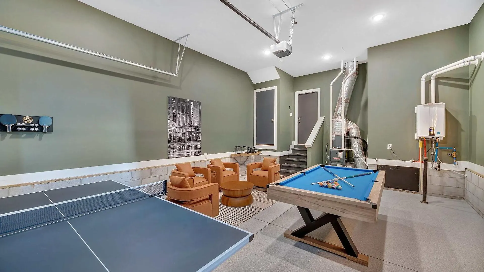 Rooftop Deck & Shuffleboard Bbq Near Downtown Nashville United States